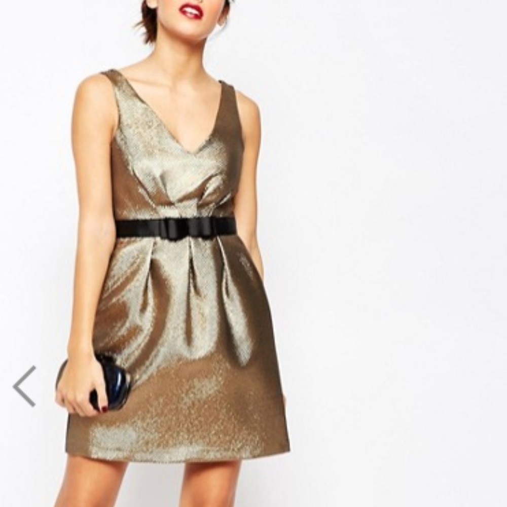 New Year's NWOT Warehouse Gold Textured Sparkly Dress